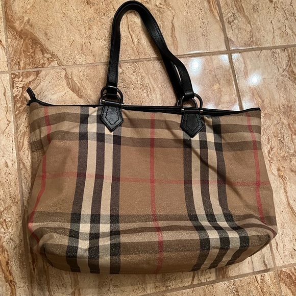 BURBERRY Shimmery Limited Edition Purse - Picture 2 of 5